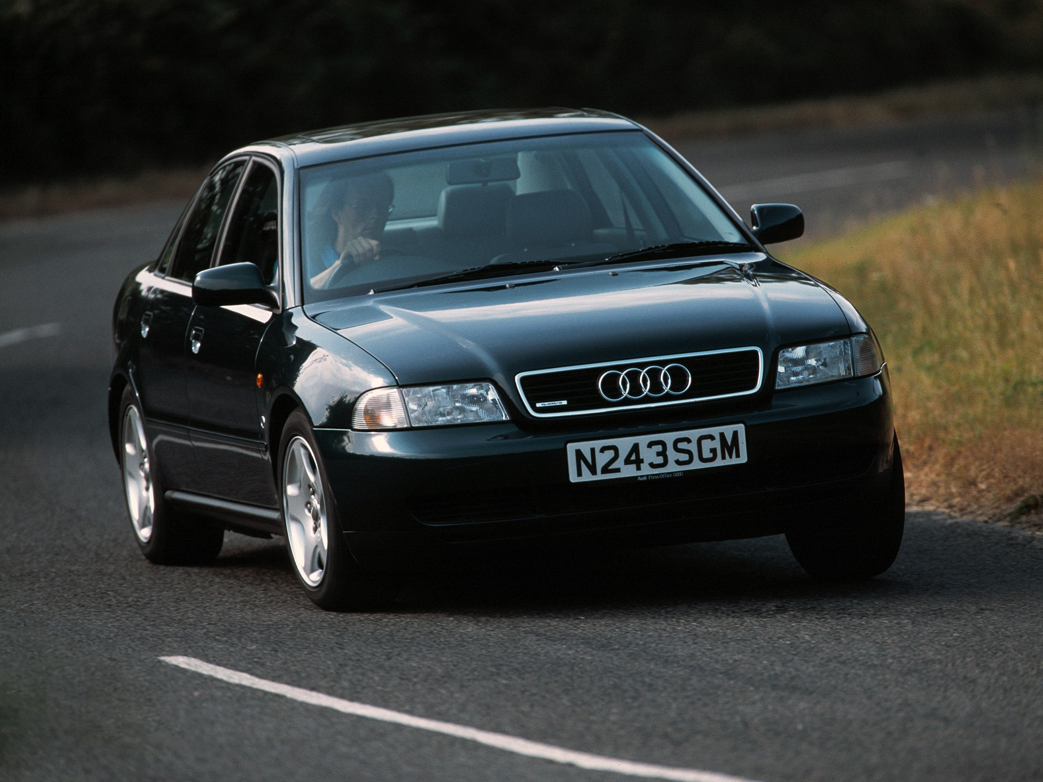 Audi A4 photo 40