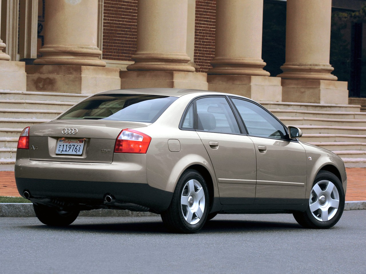 Audi A4 photo 13