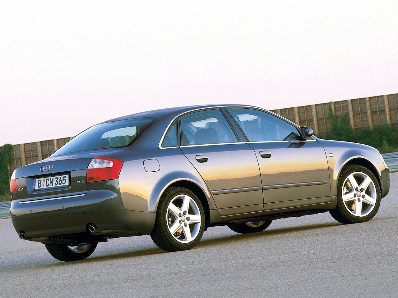 Audi A4 photo 25