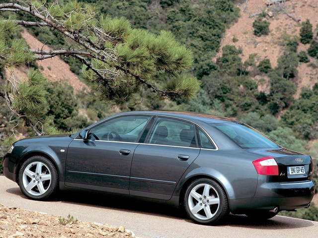 Audi A4 photo 30