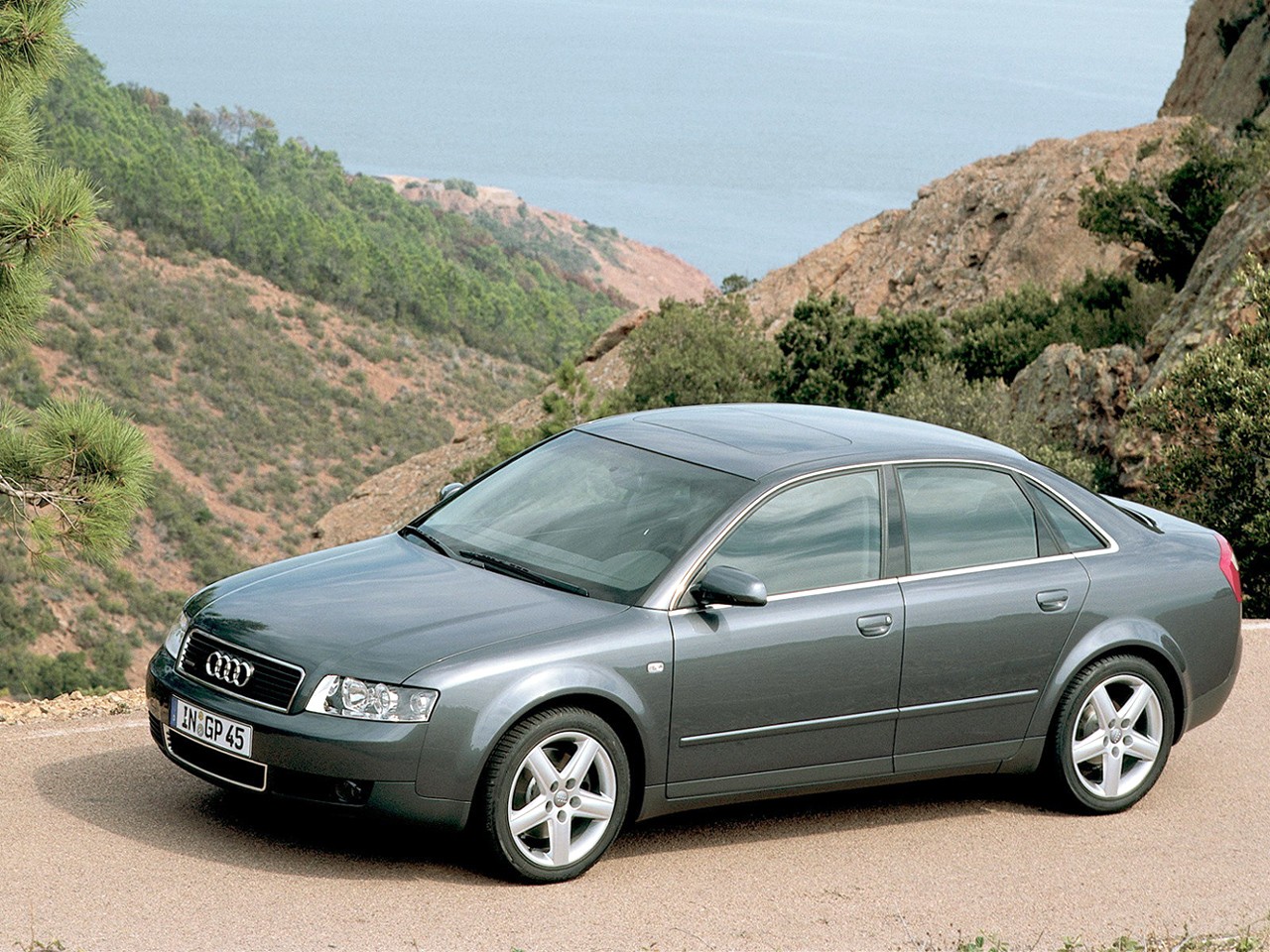 Audi A4 photo 31