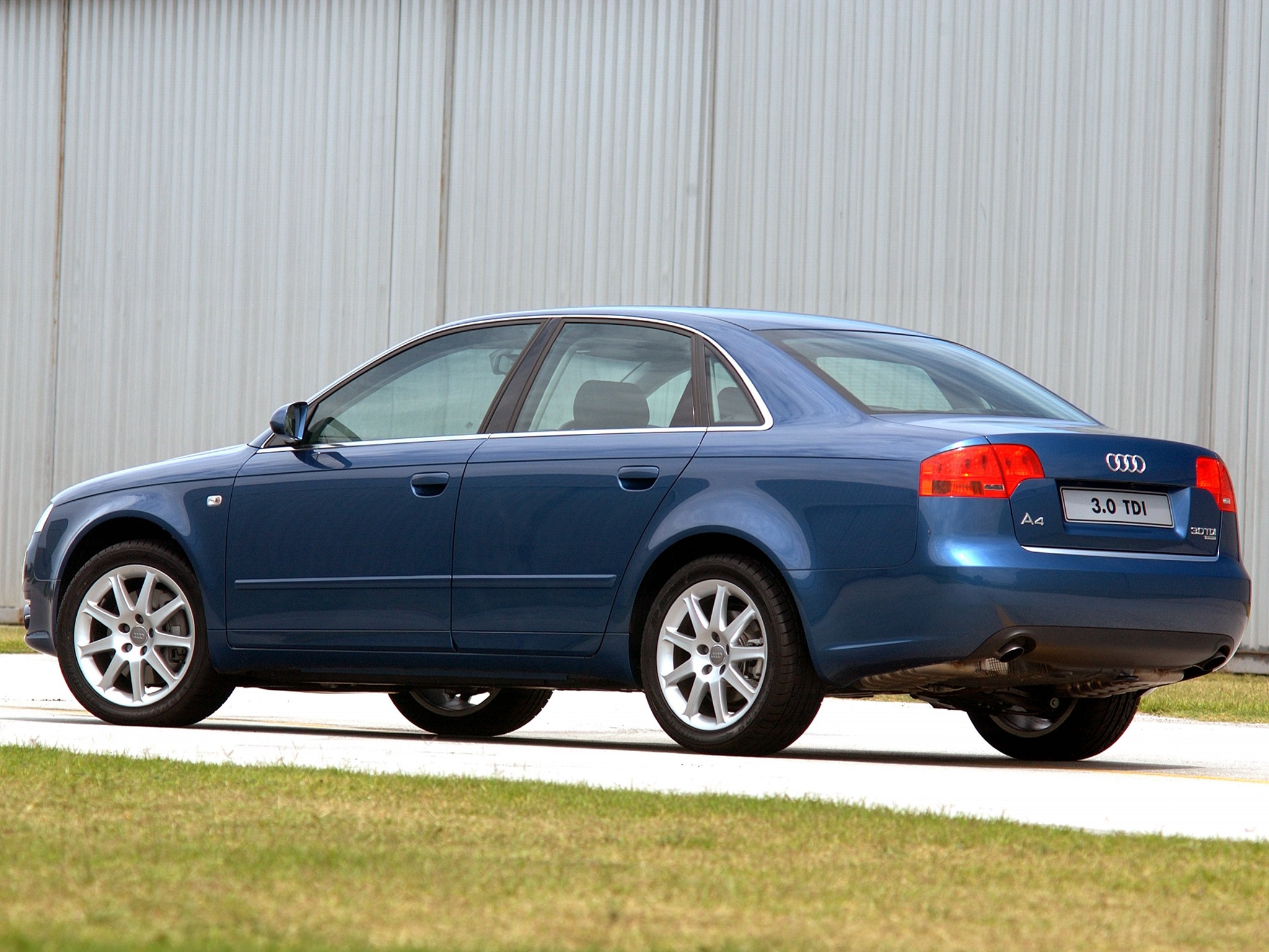 Audi A4 photo 16