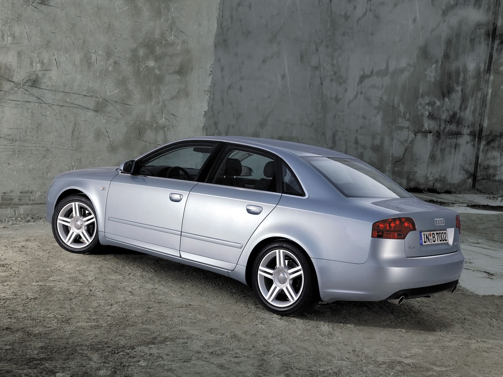 Audi A4 photo 21