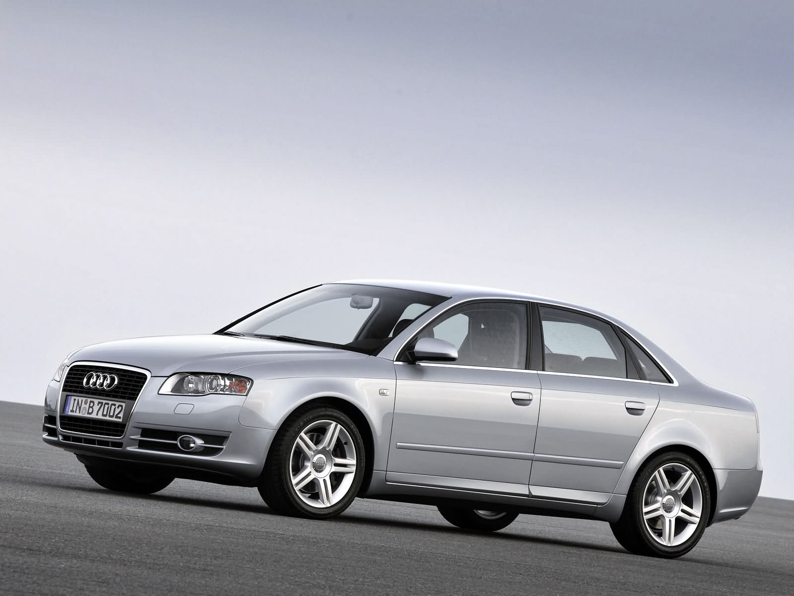 Audi A4 photo 22