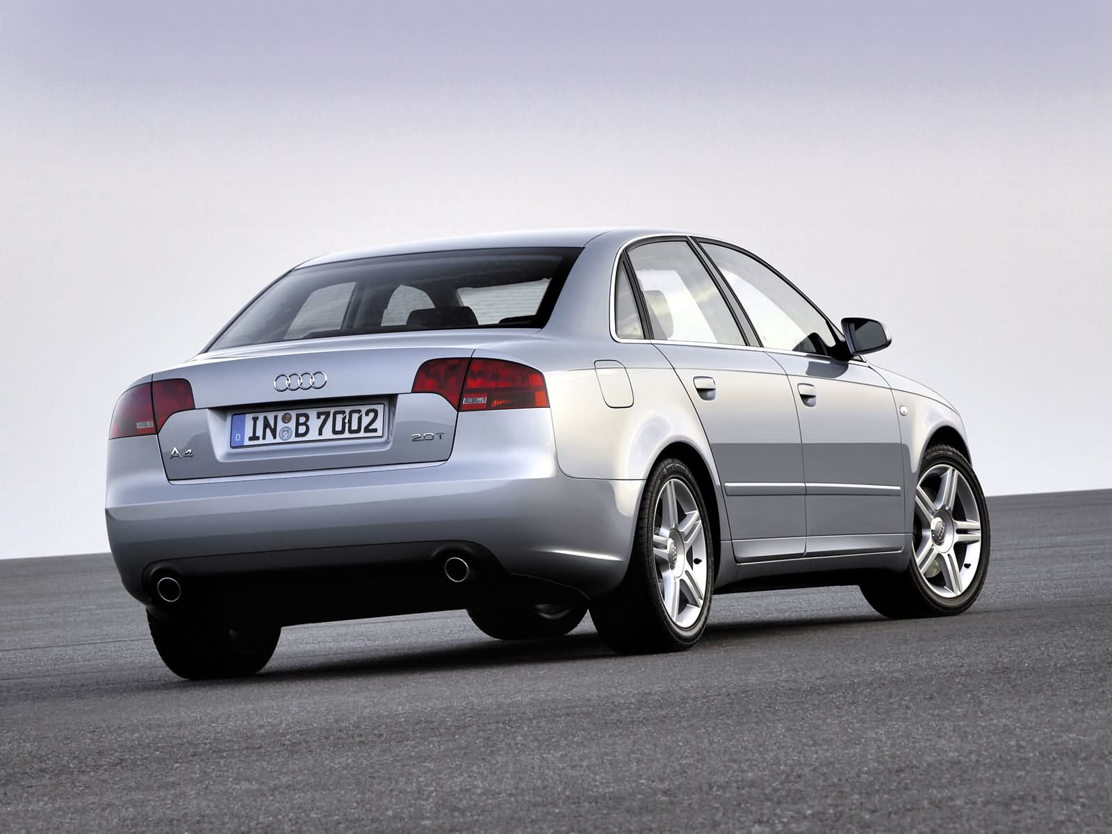 Audi A4 photo 24