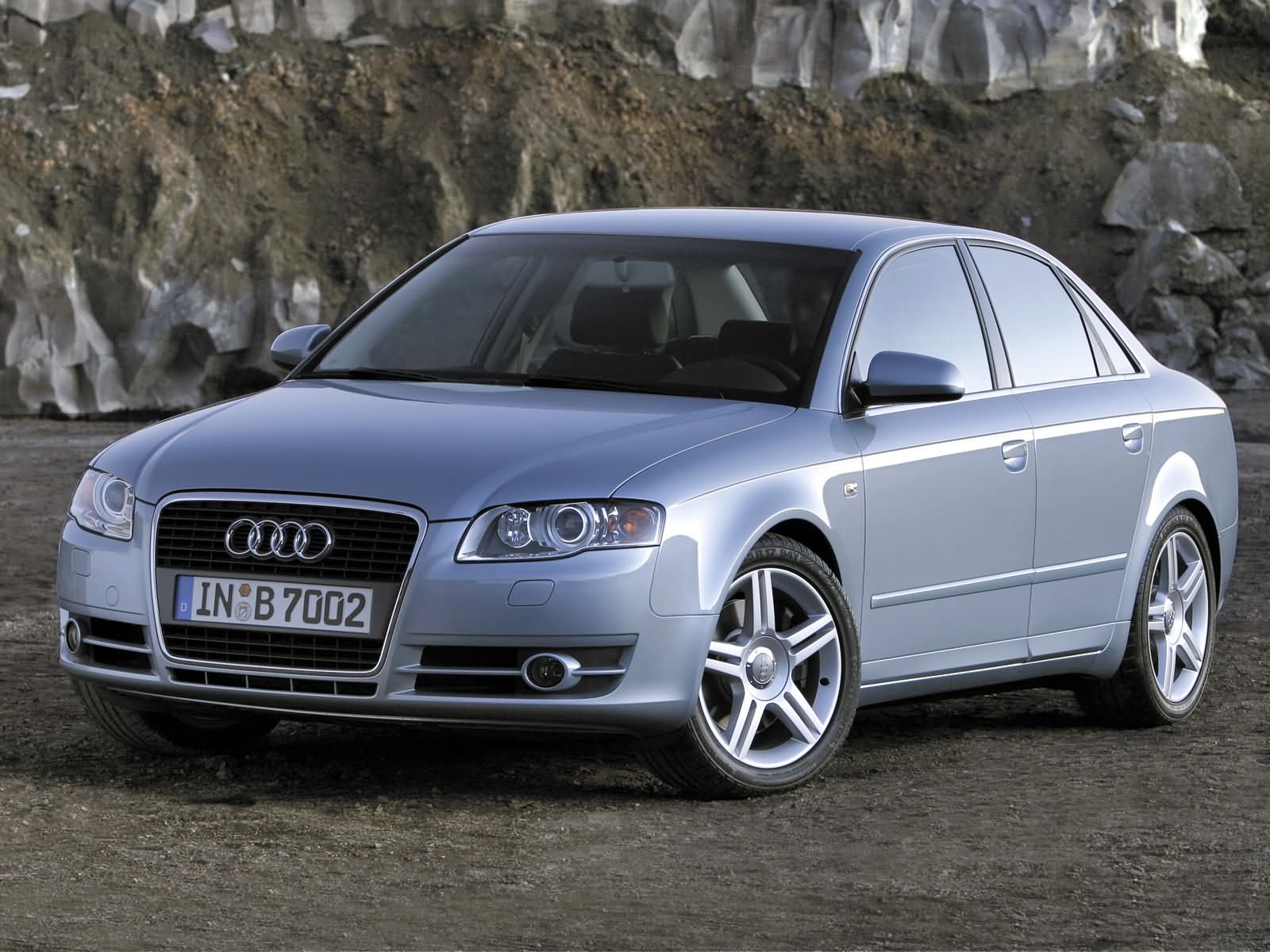 Audi A4 photo 25