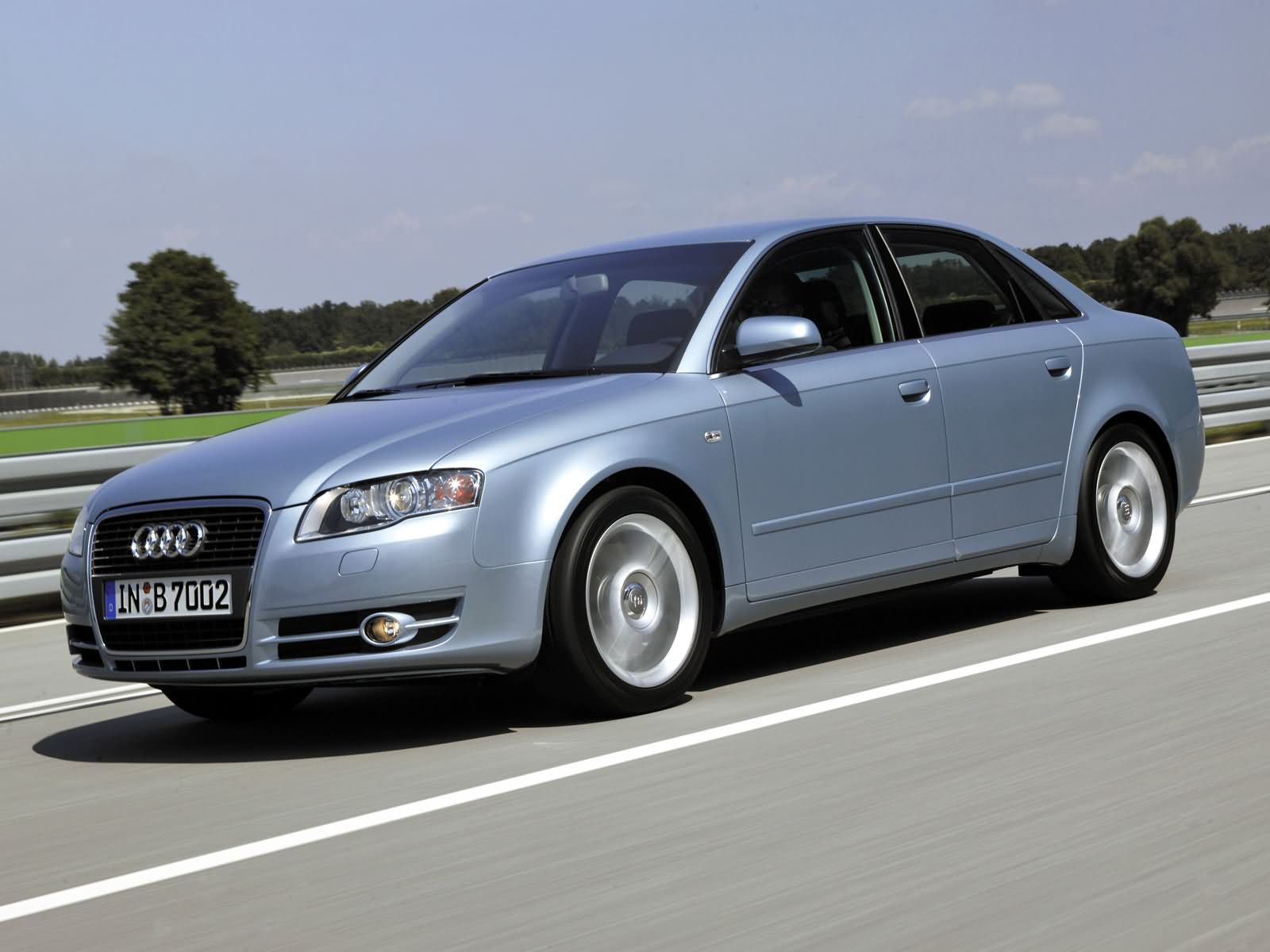Audi A4 photo 29