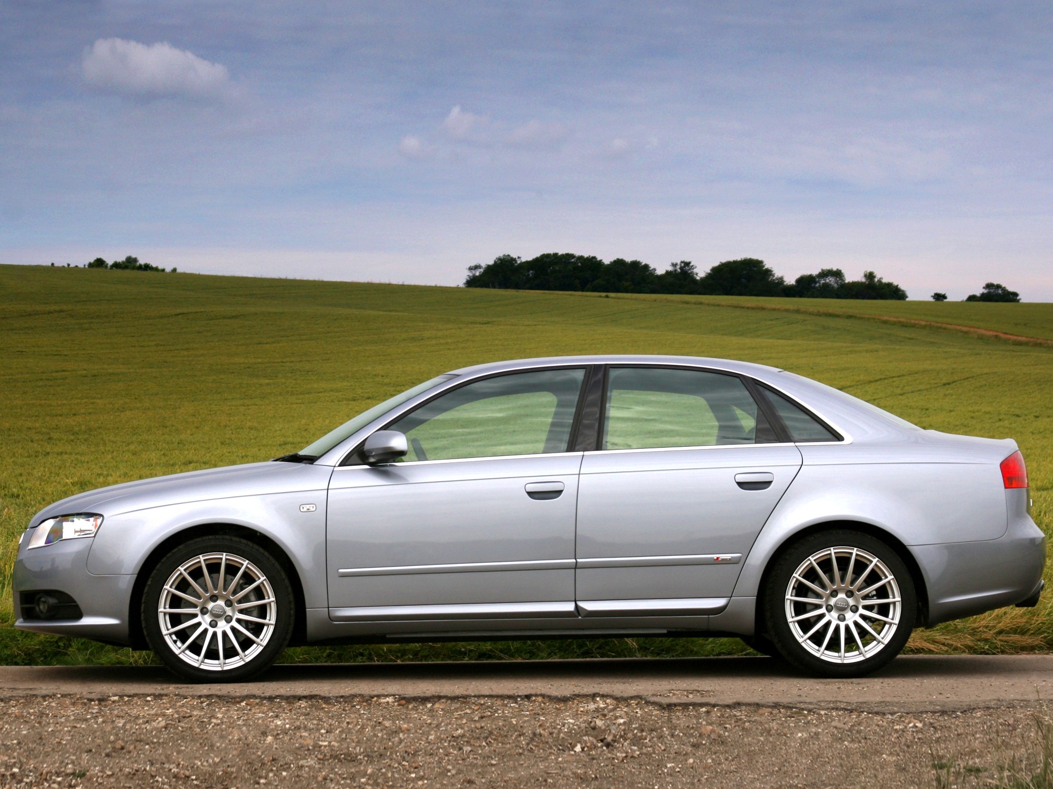 Audi A4 photo 37