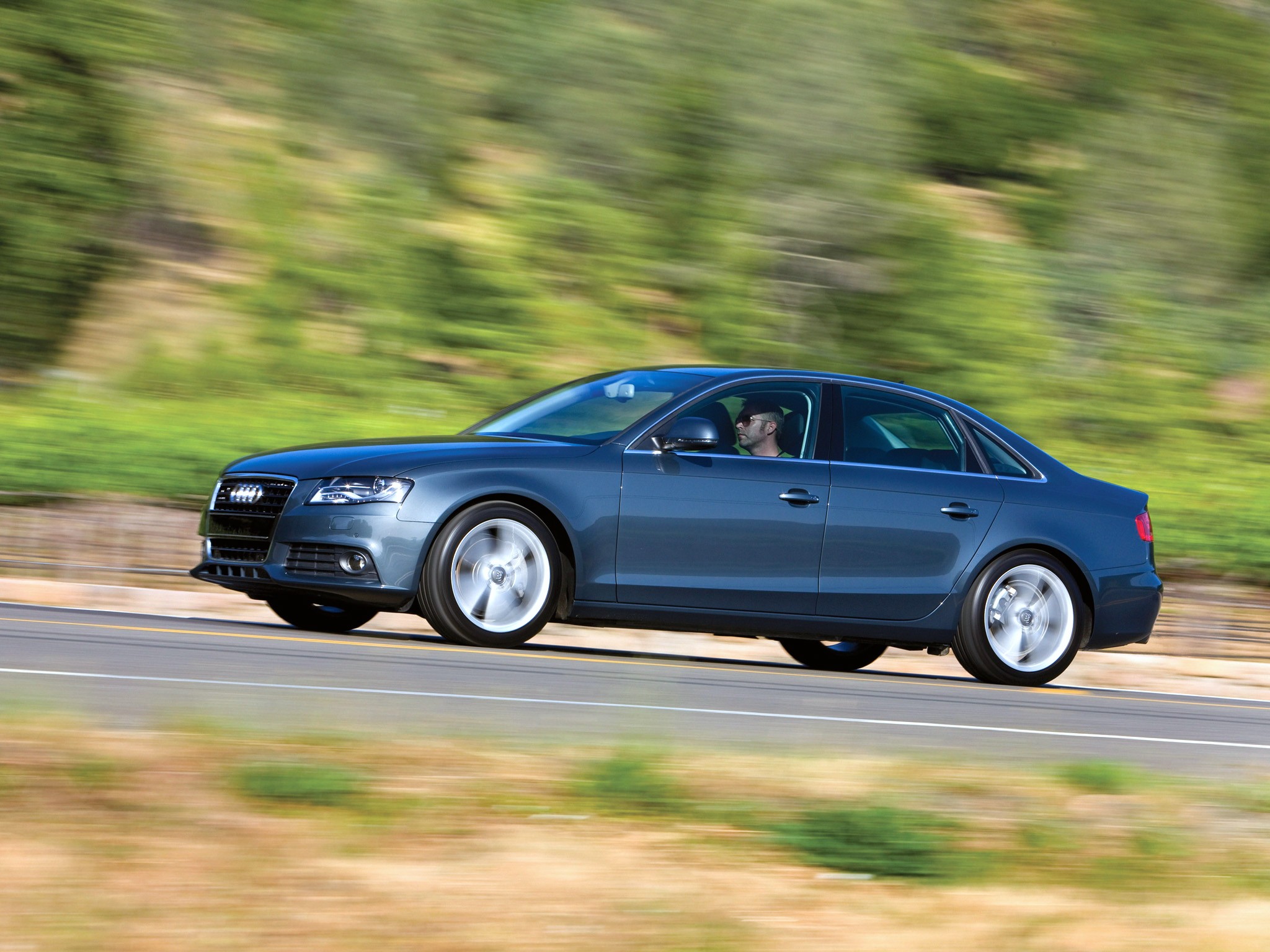 Audi A4 photo 34