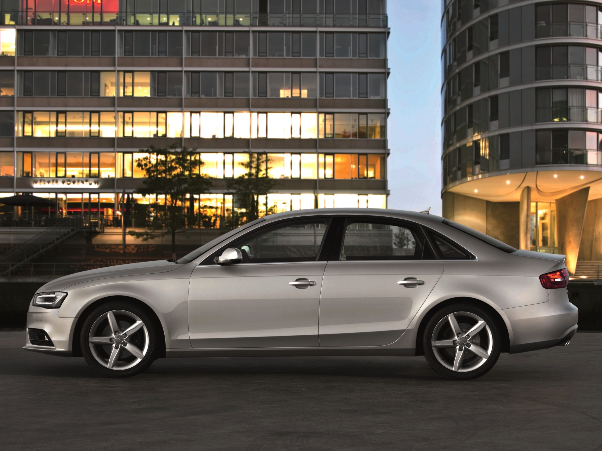 Audi A4 photo 30