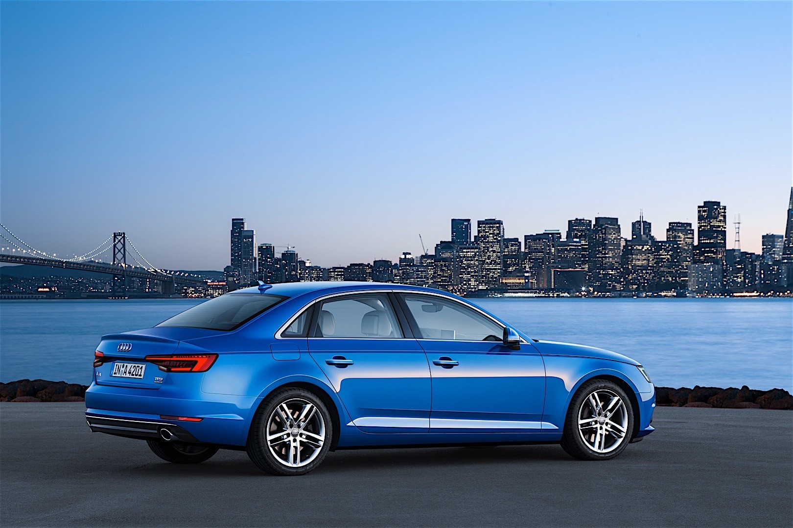 Audi A4 photo 22