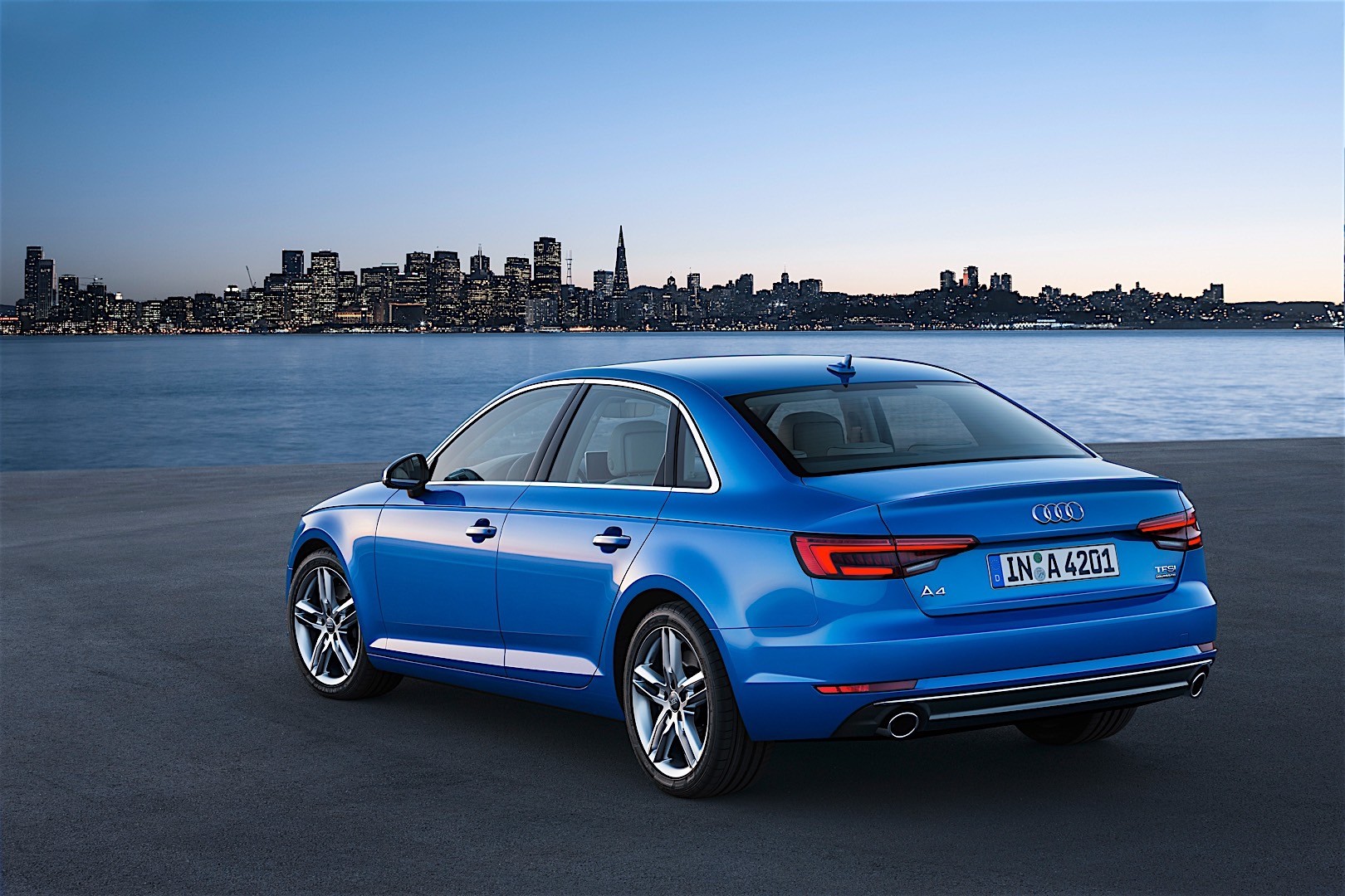Audi A4 photo 23
