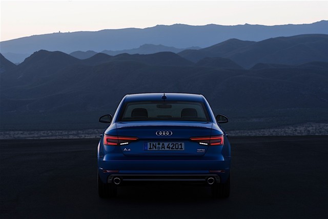 Audi A4 photo 26