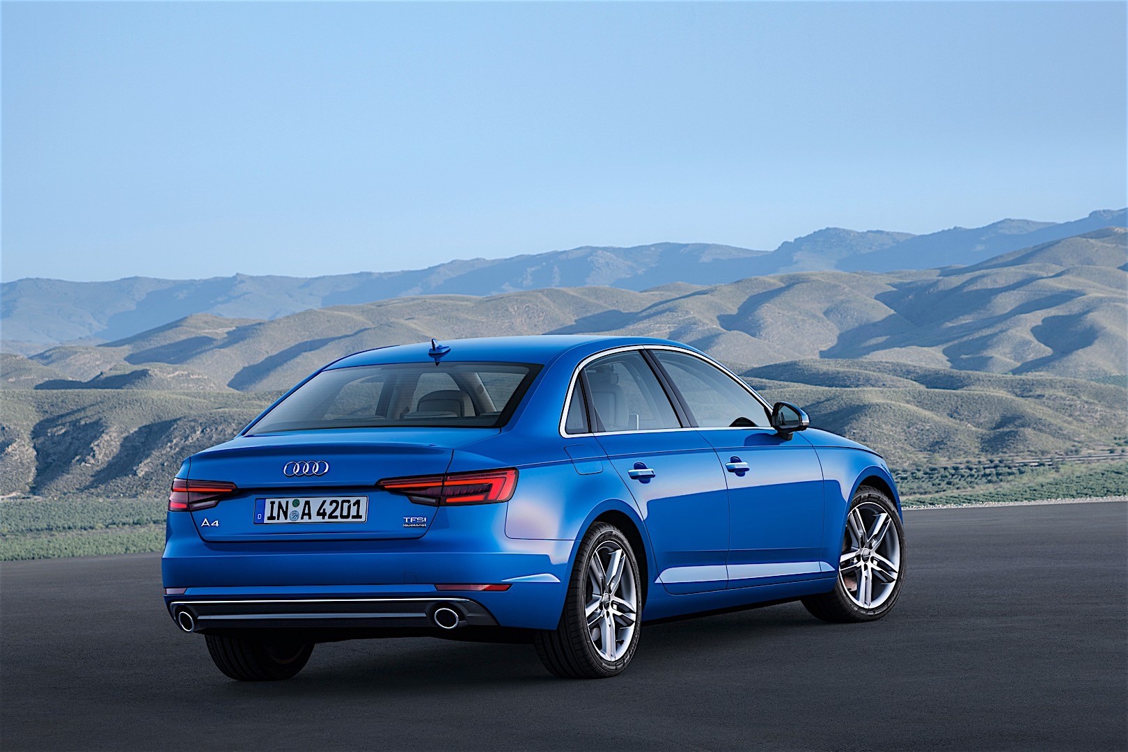 Audi A4 photo 27