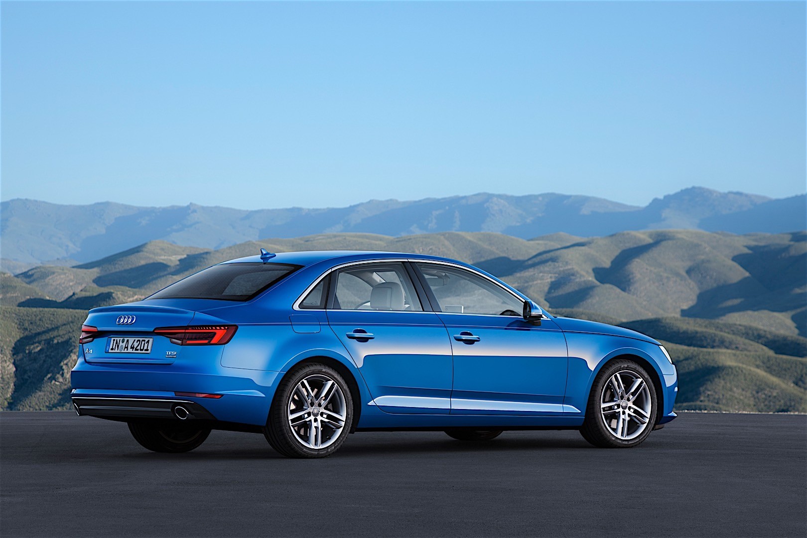 Audi A4 photo 28