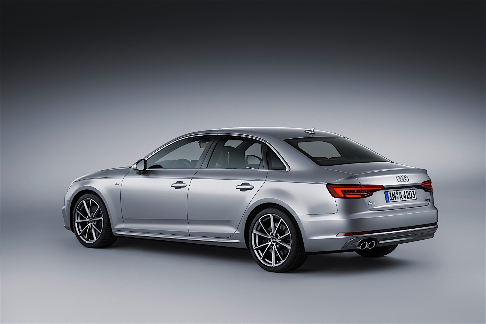 Audi A4 photo 38