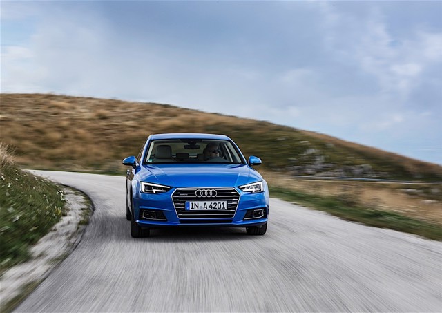 Audi A4 photo 2