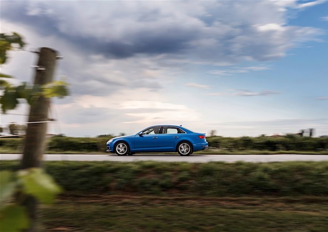 Audi A4 photo 9
