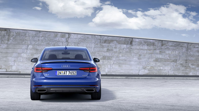 Audi A4 photo 2