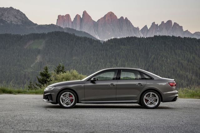 Audi A4 photo 11