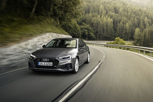 Audi A4 photo 12