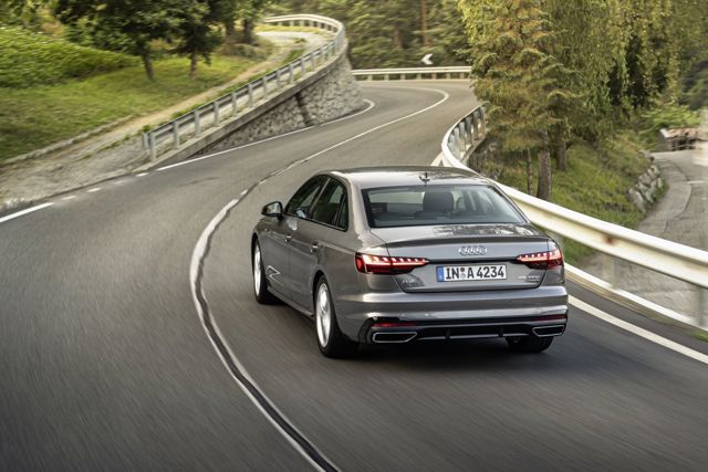 Audi A4 photo 15
