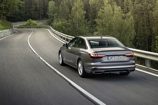 Audi A4 photo 16