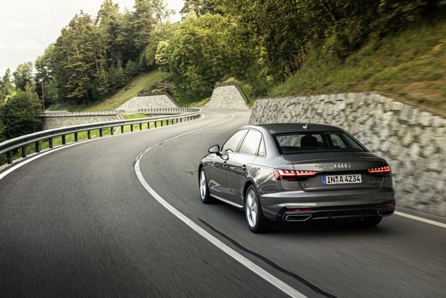 Audi A4 photo 17