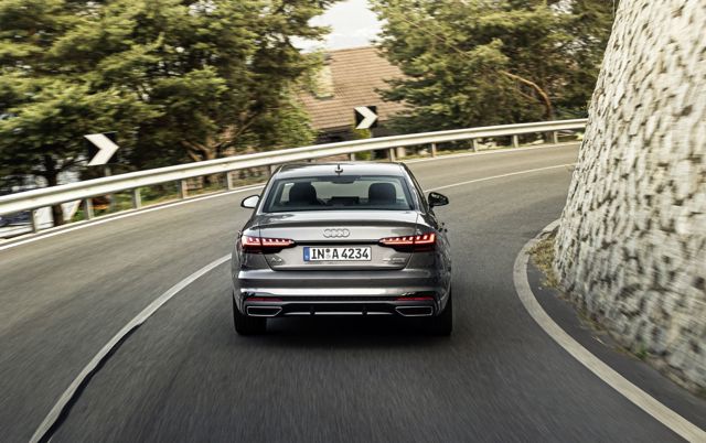 Audi A4 photo 18