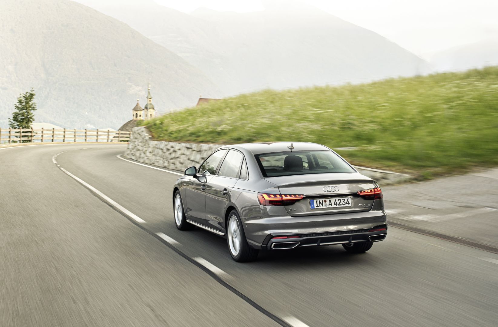 Audi A4 photo 19