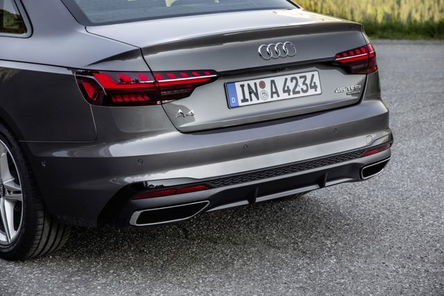 Audi A4 photo 22