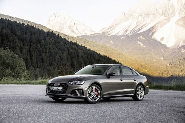 Audi A4 photo 24