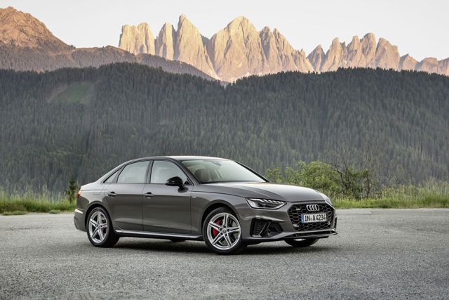 Audi A4 photo 25