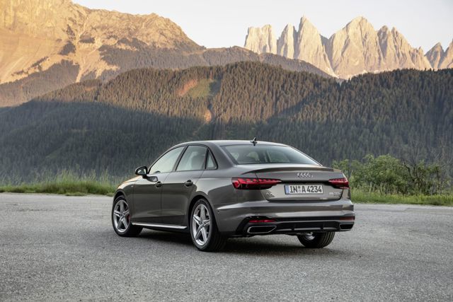Audi A4 photo 27