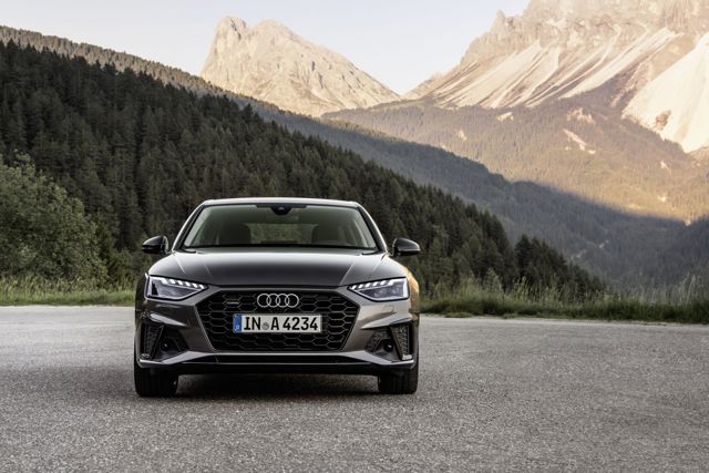 Audi A4 photo 28