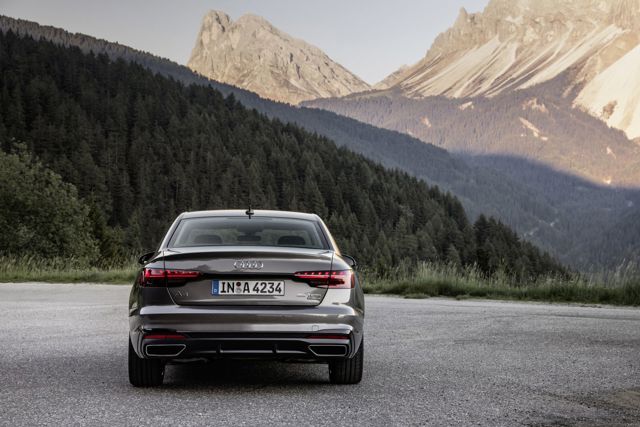Audi A4 photo 29