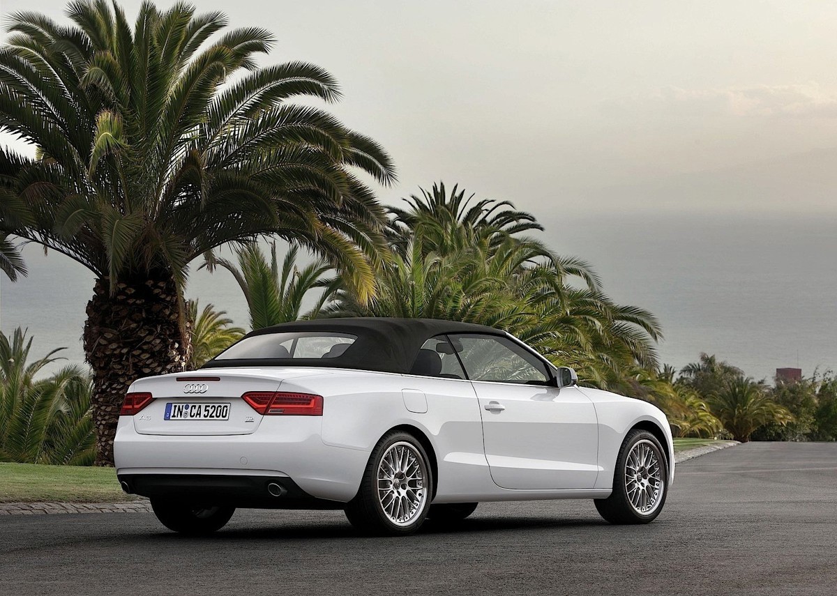 Audi AUDI A5 Cabriolet 2.0L TDI CVT (163 HP)