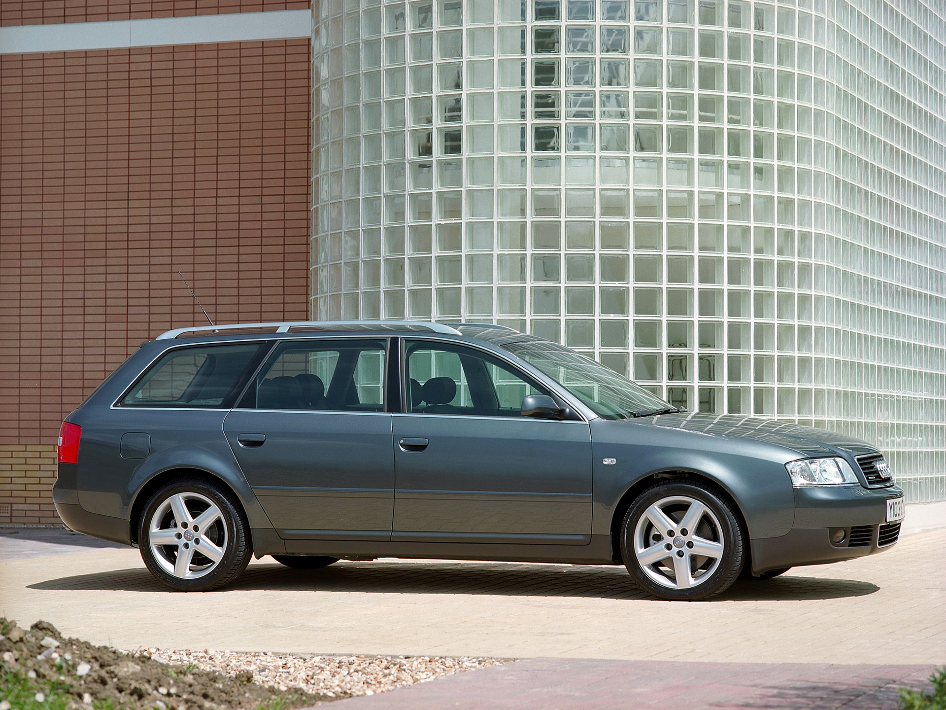 Audi A6 Avant photo 12