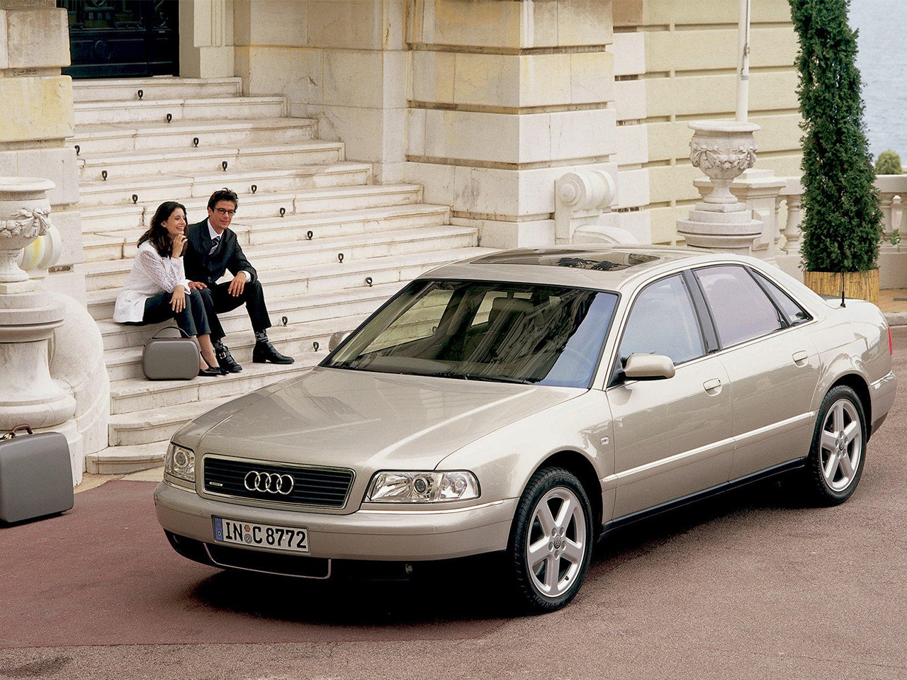 Audi A8 (D2) photo 7