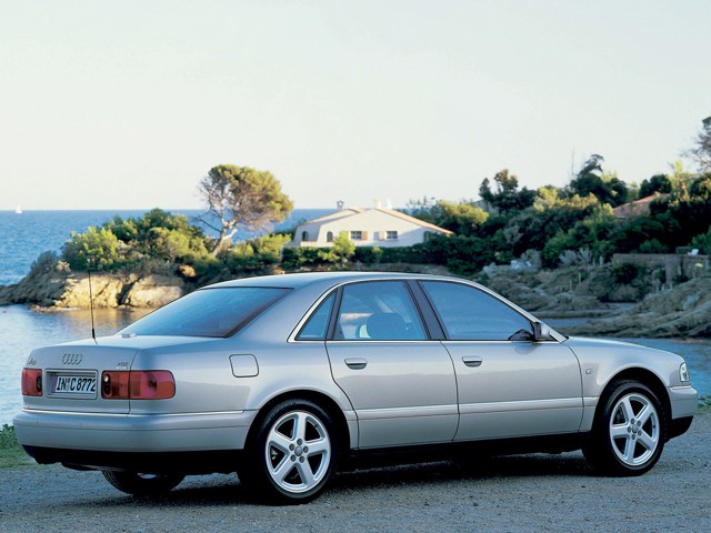 Audi A8 (D2) photo 9