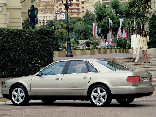 Audi A8 (D2) photo 10