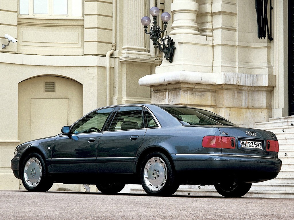 Audi A8 (D2) photo 14