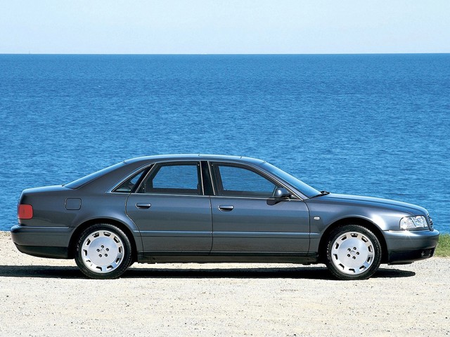 Audi A8 (D2) photo 16