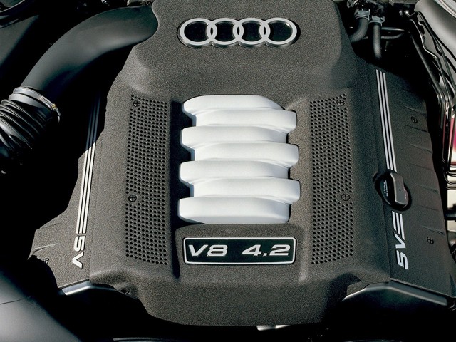 Audi A8 (D2) photo 28