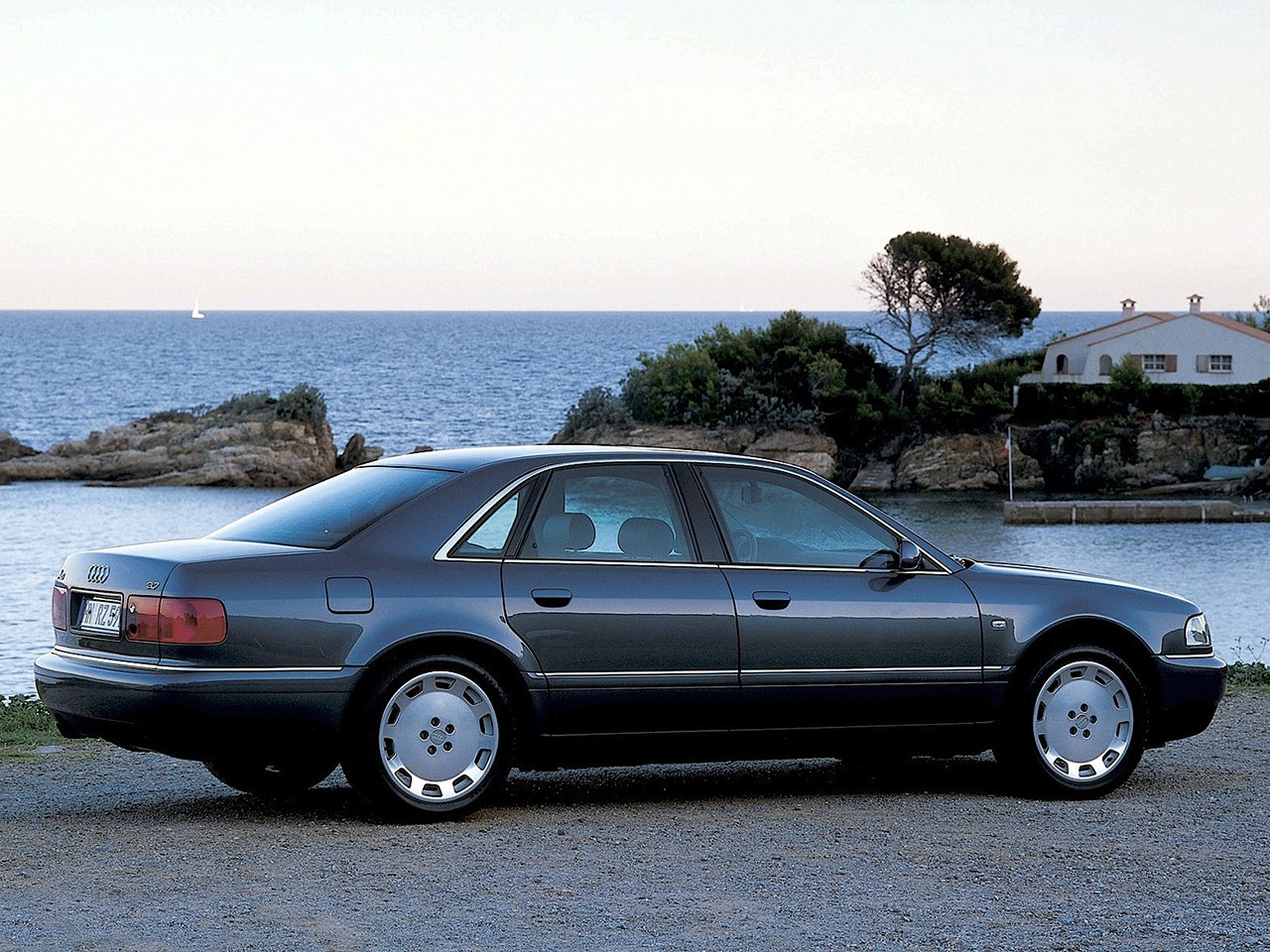 Audi A8 (D2) photo 17
