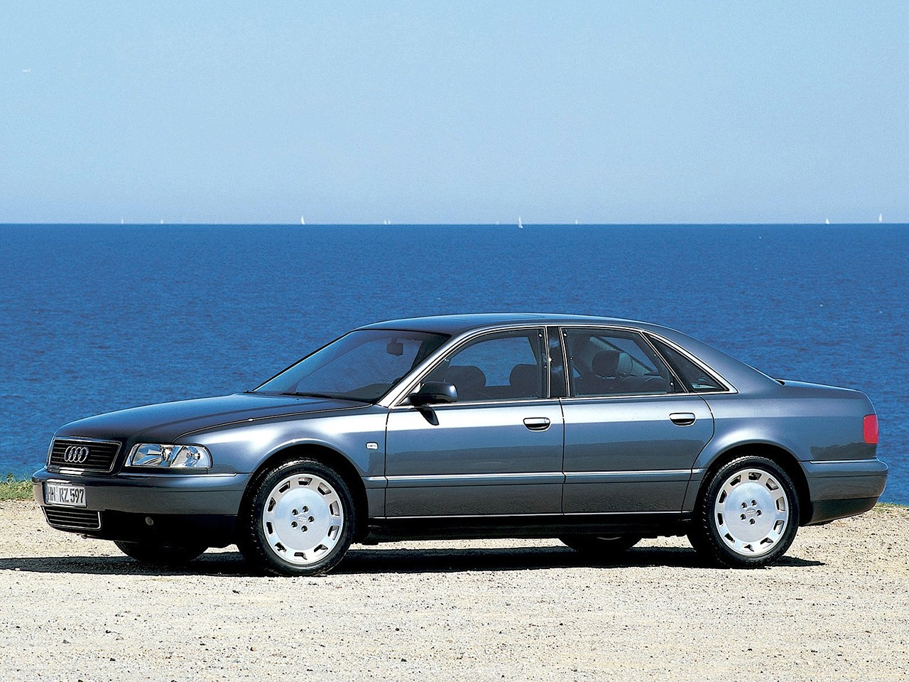 Audi A8 (D2) photo 18