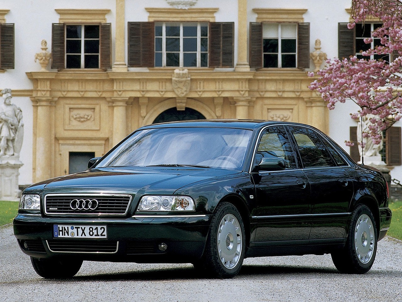 Audi A8 (D2) photo 19
