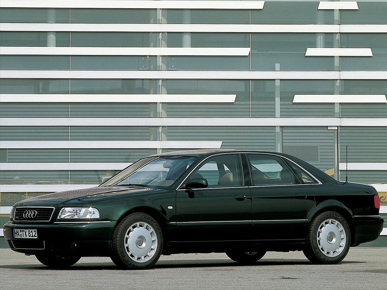 Audi A8 (D2) photo 22