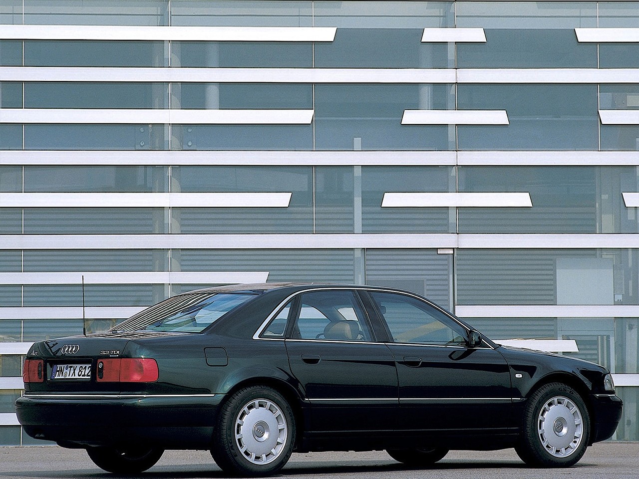 Audi A8 (D2) photo 23