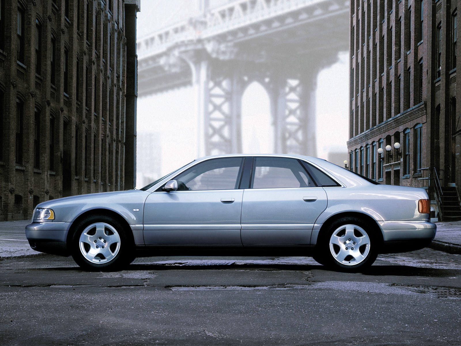 Audi A8 (D2) photo 25